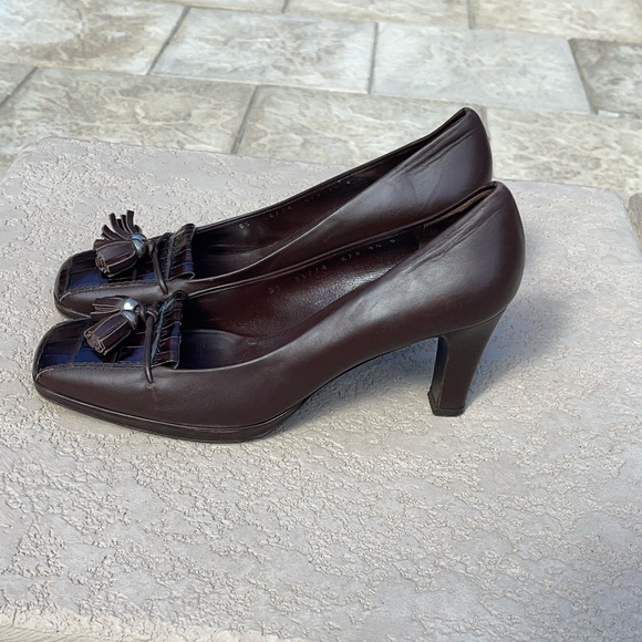 Ferragamo Ladies Leather Brown Tassel Croc 3” Block Heels Pumps 9.5 - Picture 6 of 14